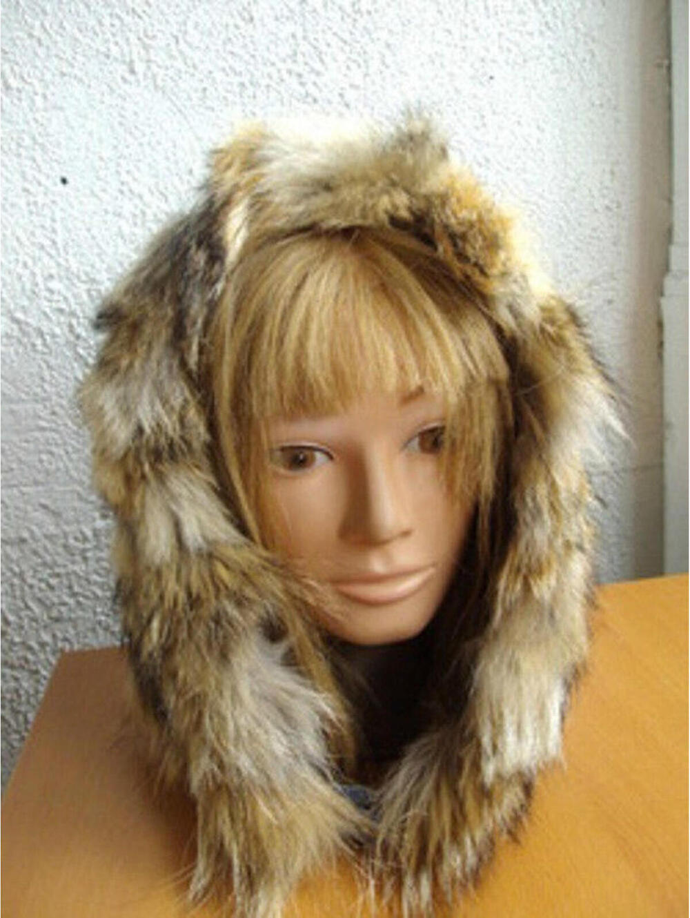 BRAND NEW DENIM JEANS HOOD HAT W/ COYOTE FUR TRIM WOMEN WOMAN SIZE ONE SIZE